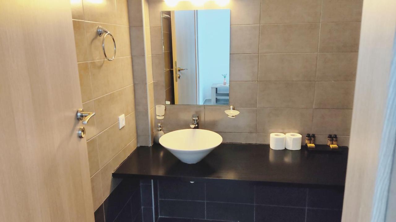Avalon Cosy Apartments, Minimal With Shared Swimming Pool Villa *